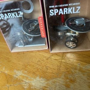 Kikkerland Sparklz Windup gear box Toy
